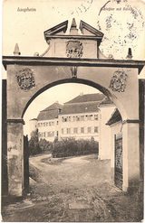 Laupheim Schlosstor mit Schloss